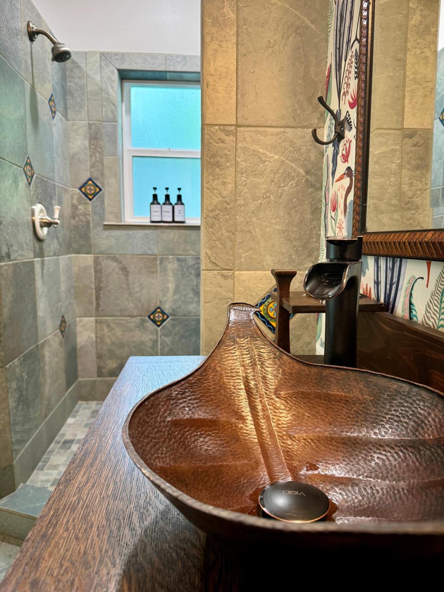אשלנד Swank Boutique Suites מראה חיצוני תמונה