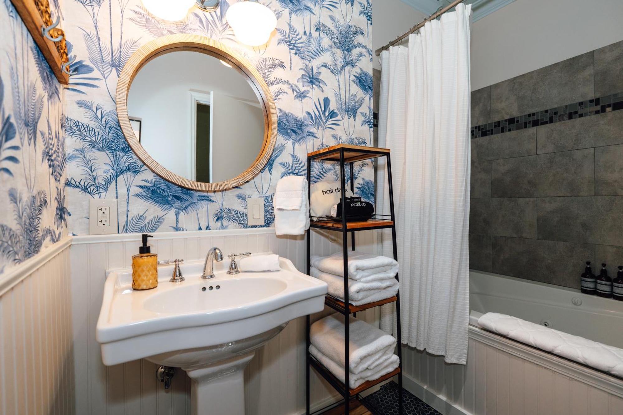 אשלנד Swank Boutique Suites מראה חיצוני תמונה